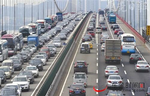 国庆期间东莞交警首推高速公路快处快赔