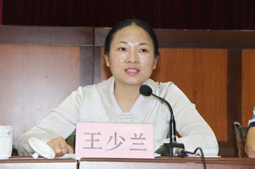 徐闻县副县长王少兰分别分析今年秋冬种工作形势.