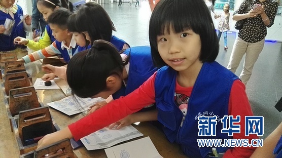 新华网小记者登上广州塔参观五周年成果展