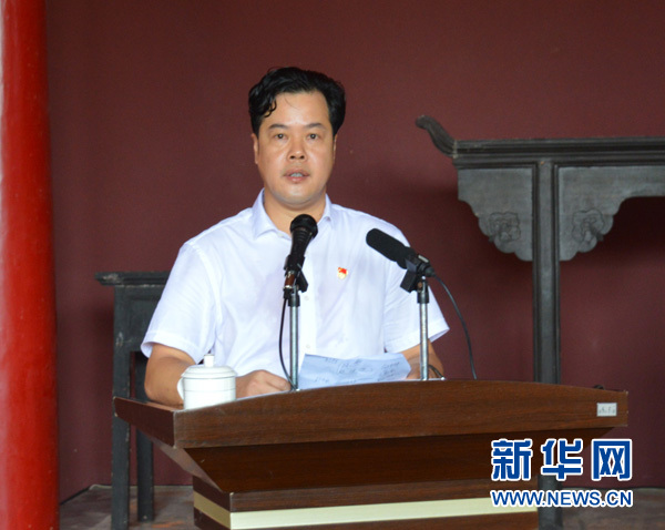 海丰县委副书记,代县长郑俊雄.新华网发 吴长辉 摄