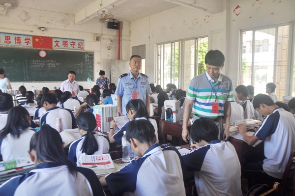 徐闻9万中学生参加禁毒考试