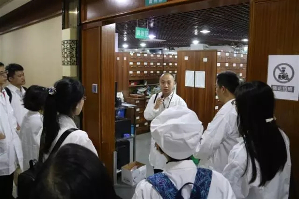 抗衰老专题健康分享会暨康美智慧药房开放日活