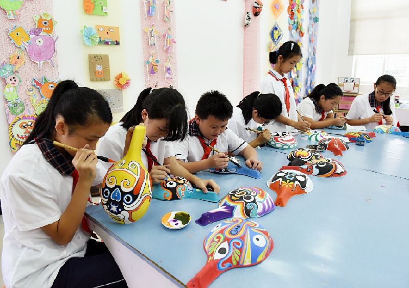 感受国粹魅力 马勺绘画走进学生课堂