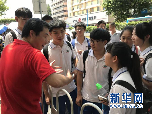 直击2017广东高考|老师的等待 只为一句考试