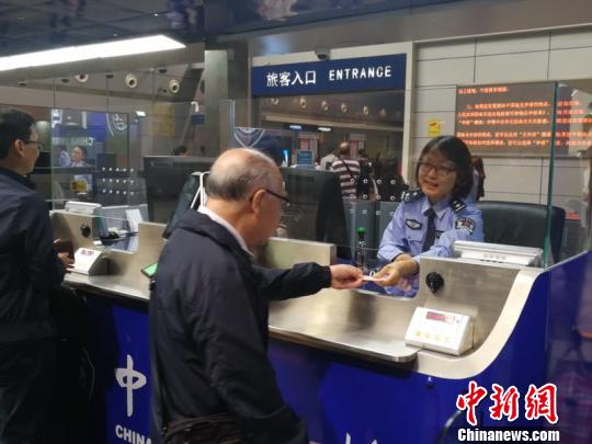 第123届广交会开幕 广州口岸出入境外籍旅客明