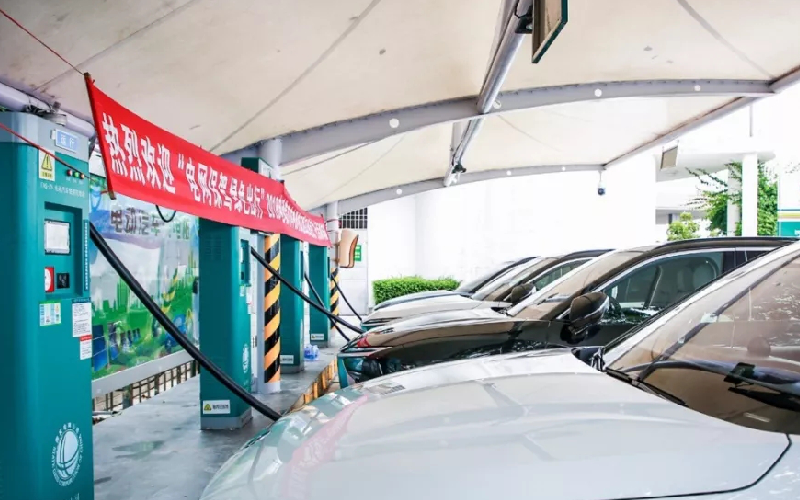 京广电动行Day 3:在暴雨中前行- 新华网