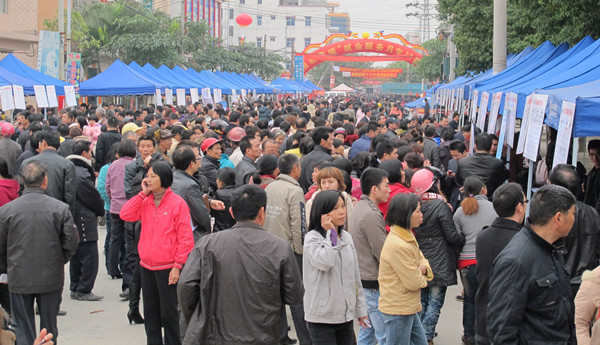 江城区举行南粤春暖就业服务月专场招聘会