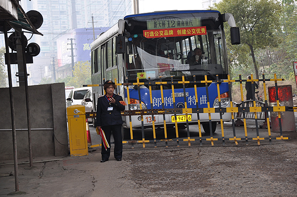 湖南最繁忙铁路道口湘江桥道口57年无任何安