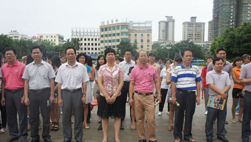 电影《<em>孝女彩金</em>》徐闻首映让观众泪奔 - 新华