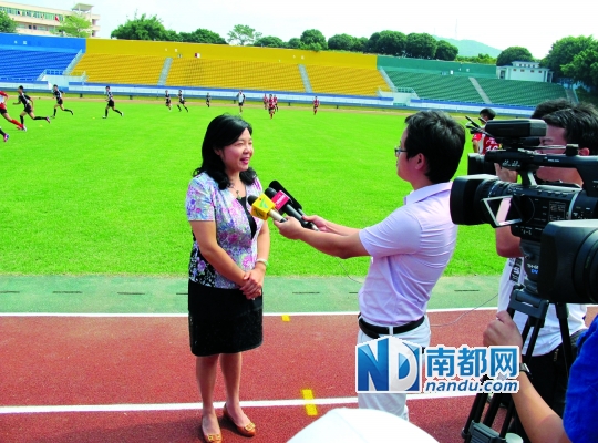 增城副市长叶鸿谈推广橄榄球图片