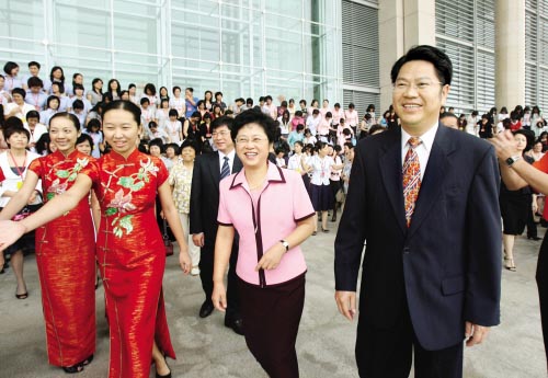 刘志庚:冀望妇女撑起"半边天"