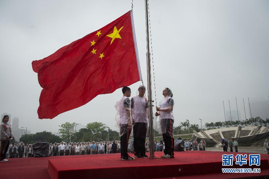 澳门学界冒雨举办五四青年节升旗仪式