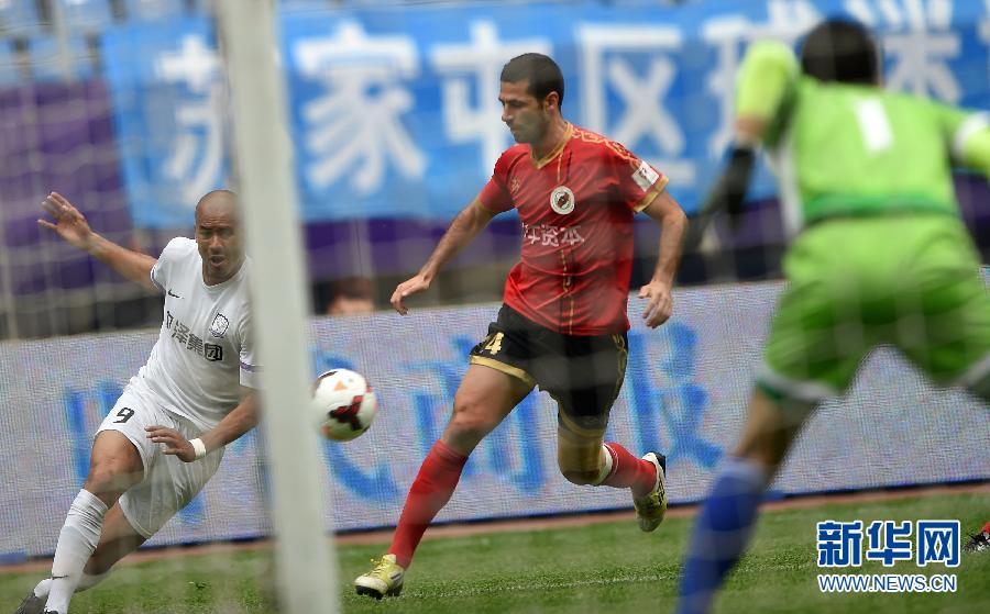 足球--中甲:沈阳中泽负深圳小牛红钻