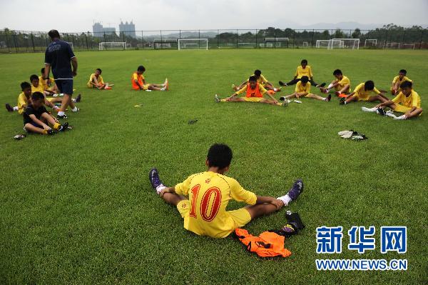 足球--走进恒大足球学校