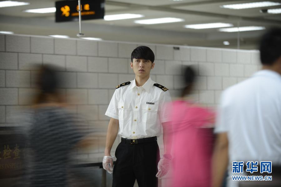 龚旭:海关帅哥练就火眼金睛