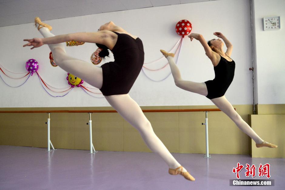 足尖上的艺考女神:一周穿坏一双舞蹈鞋