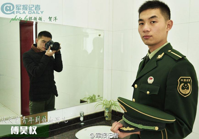准军官晒穿军装前后“穿越照”
