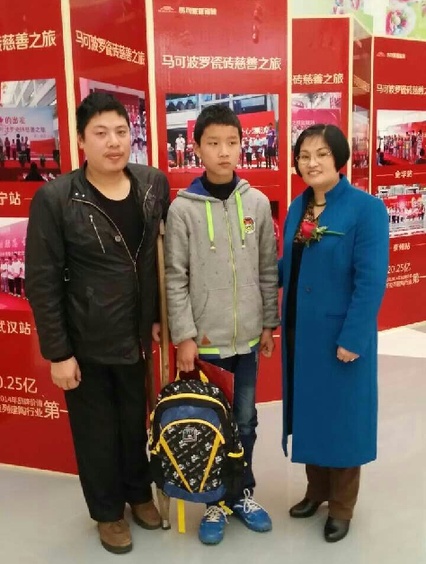 马可波罗瓷砖慈善之旅:南通15名贫困生每人发