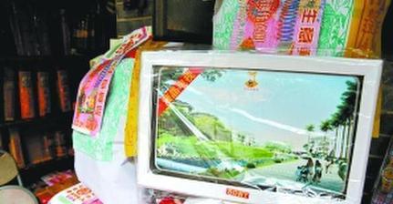 广州祭品市场紧追华强北 自拍神器热卖