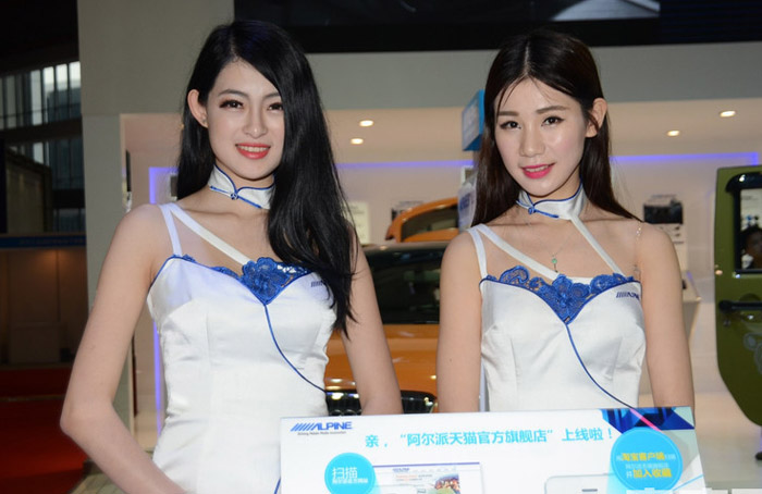 上海车展没车模? <em>前台</em>、销售连<em>清洁工</em>都是<em>美女</em>