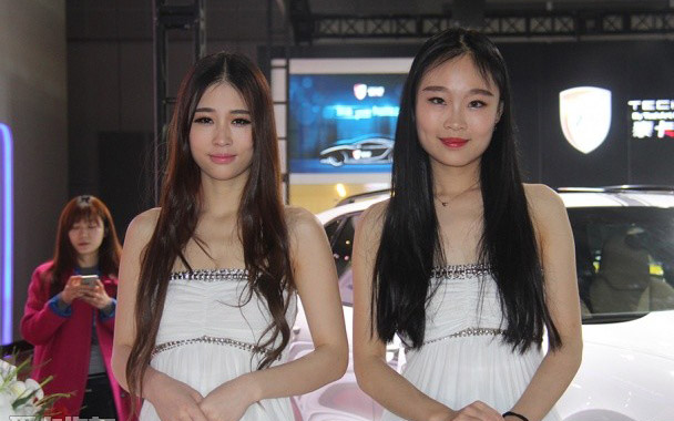 上海车展没车模? <em>前台</em>、销售连<em>清洁工</em>都是<em>美女</em>