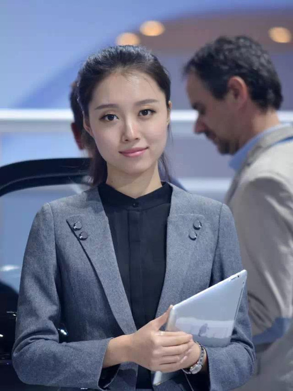 上海车展没车模? <em>前台</em>、销售连<em>清洁工</em>都是<em>美女</em>