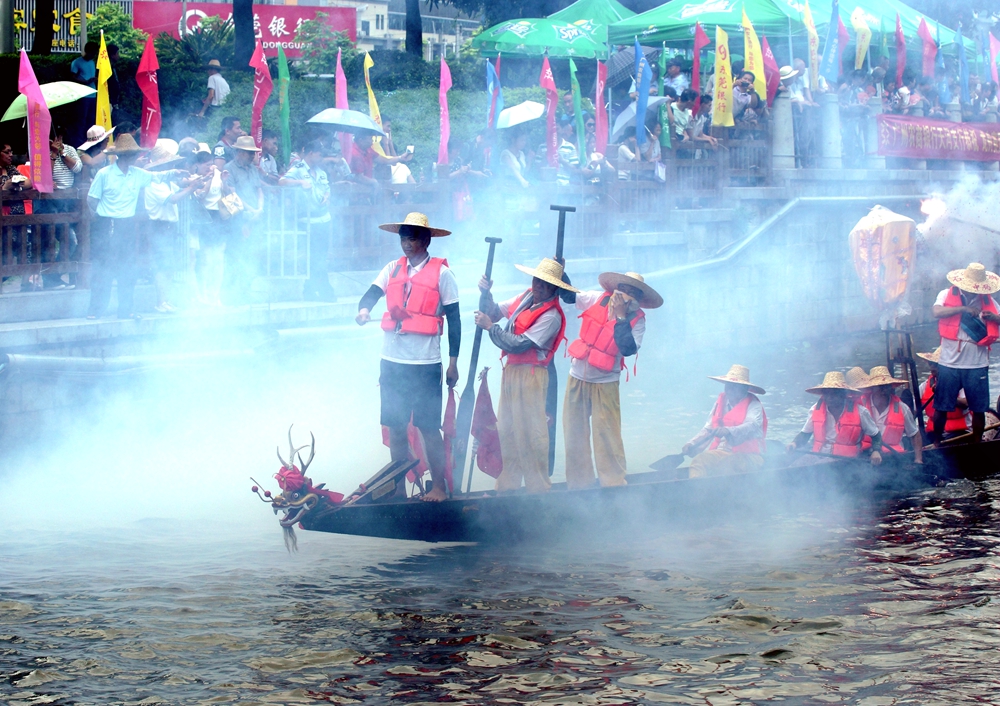 热辣端午 广州龙舟赛火热上演