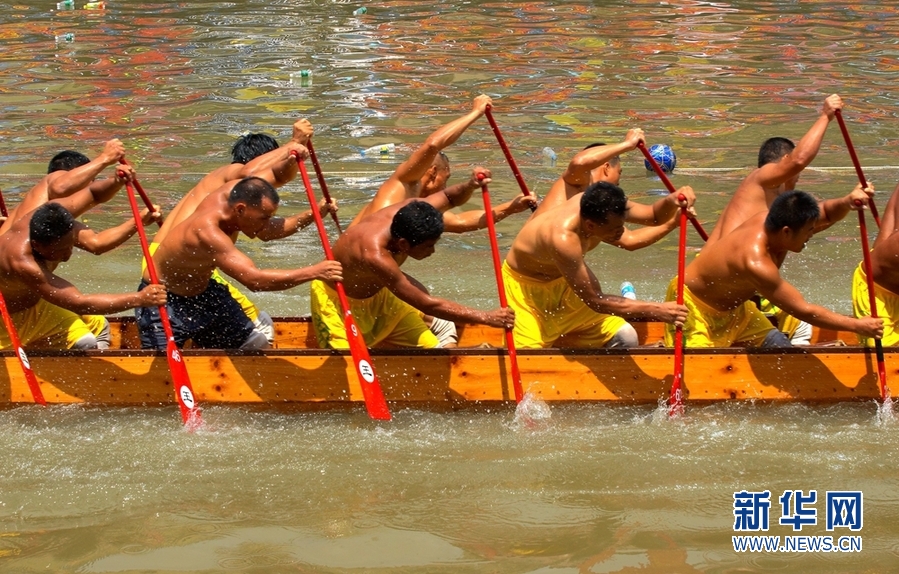 热辣端午 广州龙舟赛火热上演