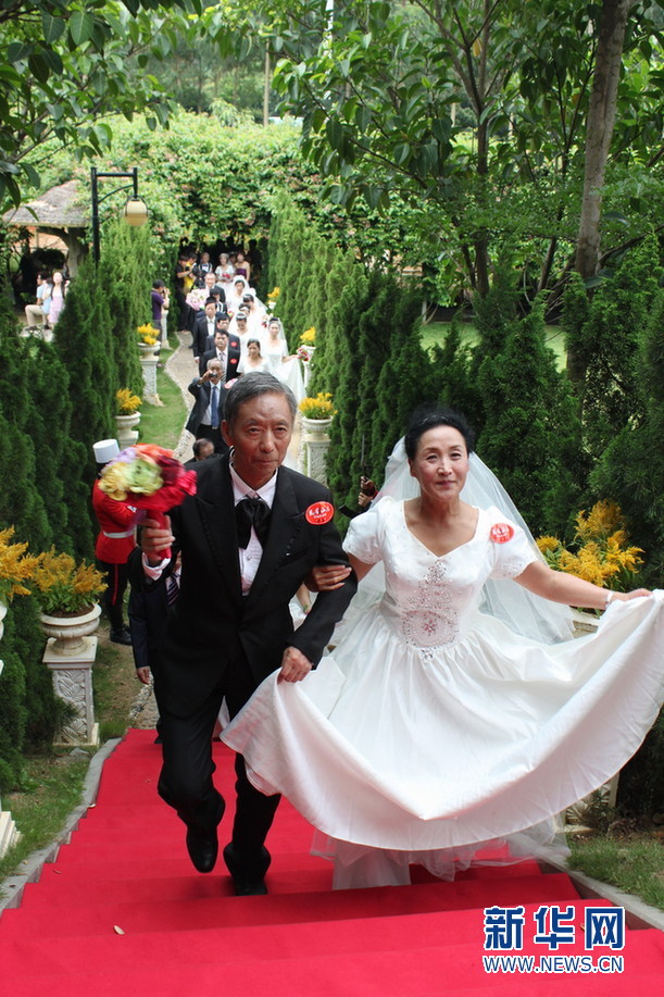 父亲节,给爸妈主持一场婚礼 让老爸再泡一次