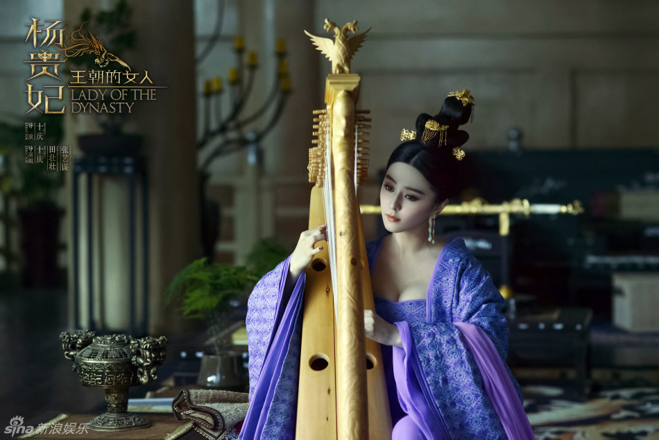 组图:范冰冰杨贵妃揽镜孤影自怜