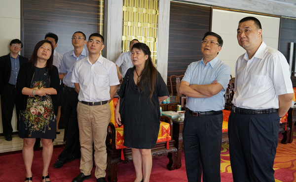 院参事汤敏、特约研究员左小蕾调研康美药业