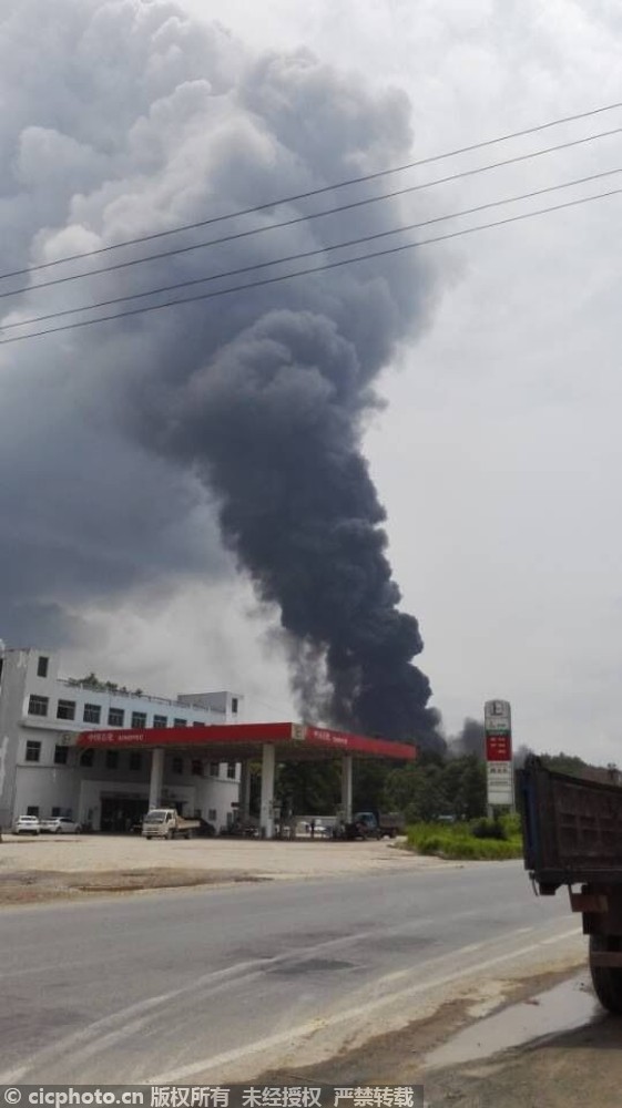 江西赣州一涂料厂发生火灾 暂无人员伤亡