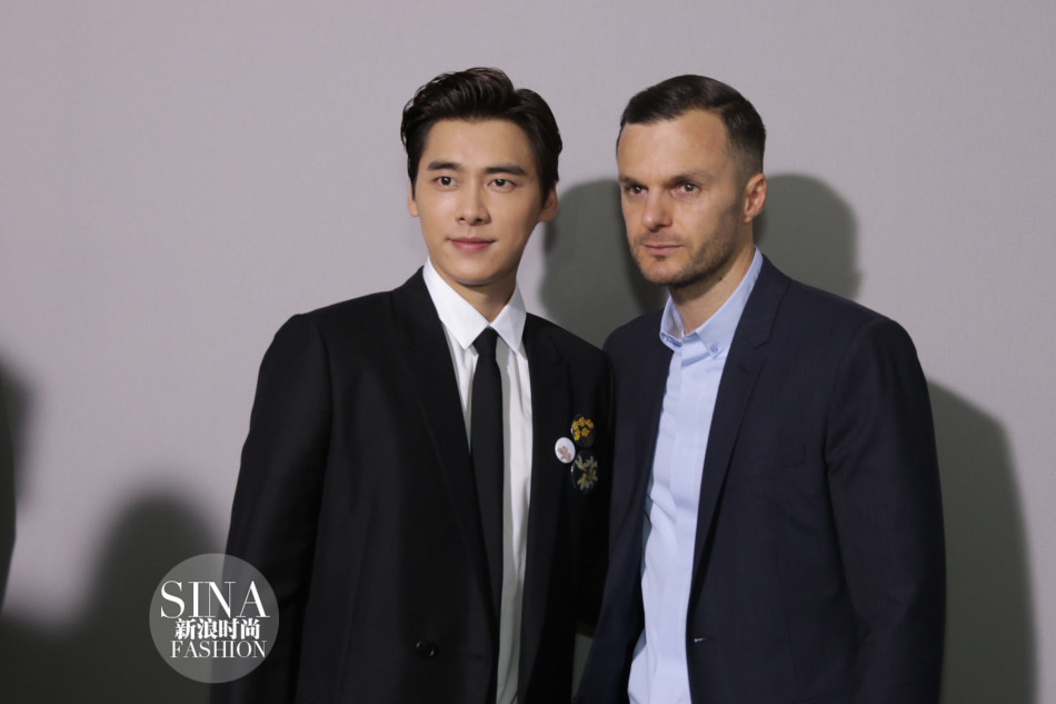 李易峰绅士造型颜值爆表 - 新华网广东频道