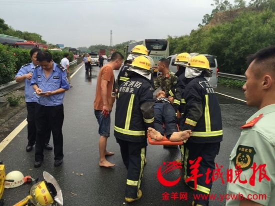 深汕高速惠来段一潮州籍大客车侧翻致6死42伤
