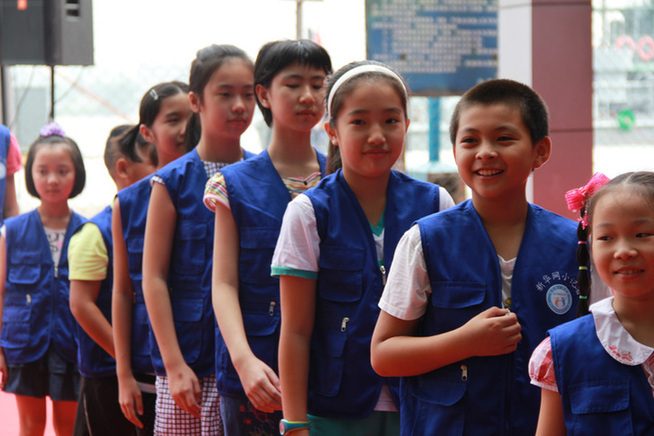 黄埔军校抗日群英书画展新华网小记者采访花絮