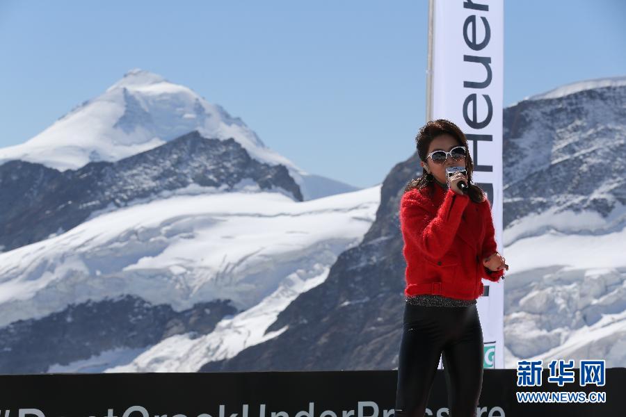 邓紫棋放歌瑞士少女峰