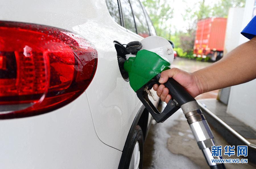 国际油价1日大幅下跌 国家成品油价格迎六连