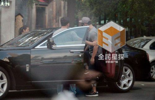 范冰冰出街腰肢粗壮 被曝与李晨同居试婚