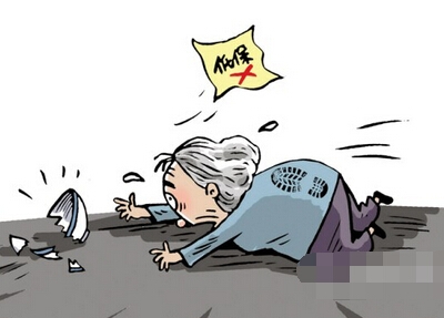 <em>老太索赔1000亿</em>法院不受理 网友:讹人还是老太