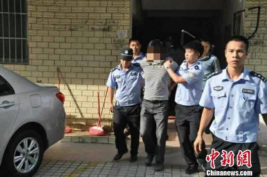 广东河源一男子疑似精神病发作持菜刀乱砍 3人