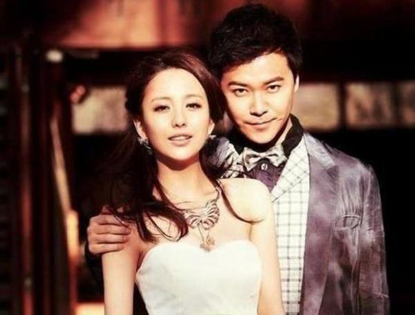 佟丽娅承认已怀孕 晒甜蜜三口照片