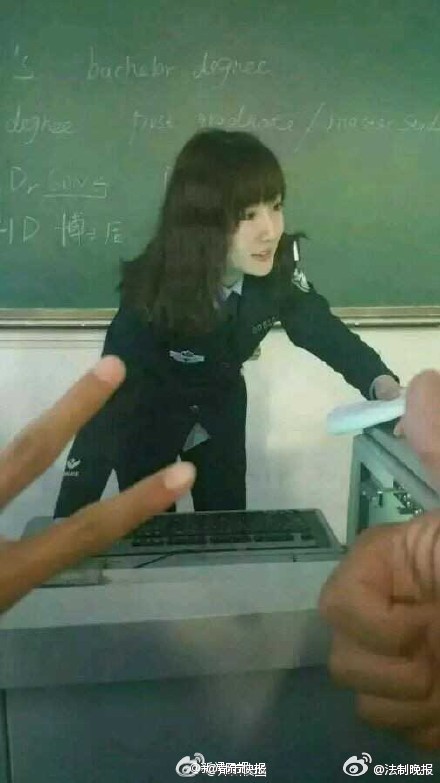 河南 最美英语女教师 走红 学生:组队回去重修 -