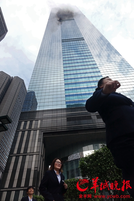 消防疏散演习:中信大厦火警 白领千人练逃生