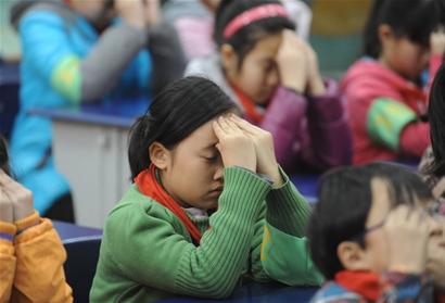 6岁娃1天玩3小时电脑近视200度 患60岁人眼疾