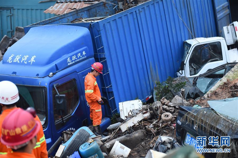  深圳山体滑坡 :现场救援在继续 - 新华网广东频