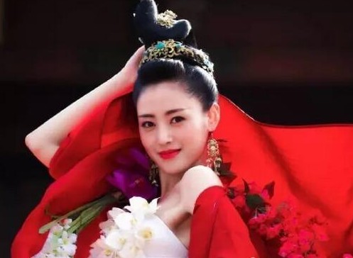 太子妃张天爱自曝剧组穷得连榴莲都吃不起