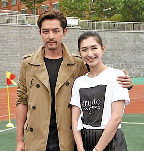 胡歌承认新恋情 女方系白富美曾是校花