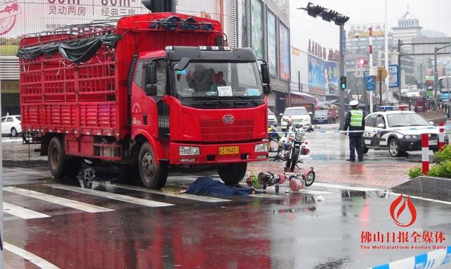 佛山女子斑马线上被撞身亡