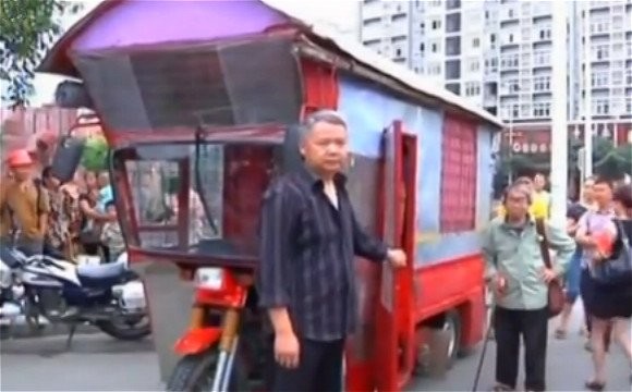 男子用三轮摩托自制8米房车被交警扣留(图)