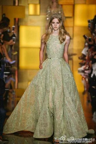  嫩模双腿逆天成精  法国16岁少女模特身高181